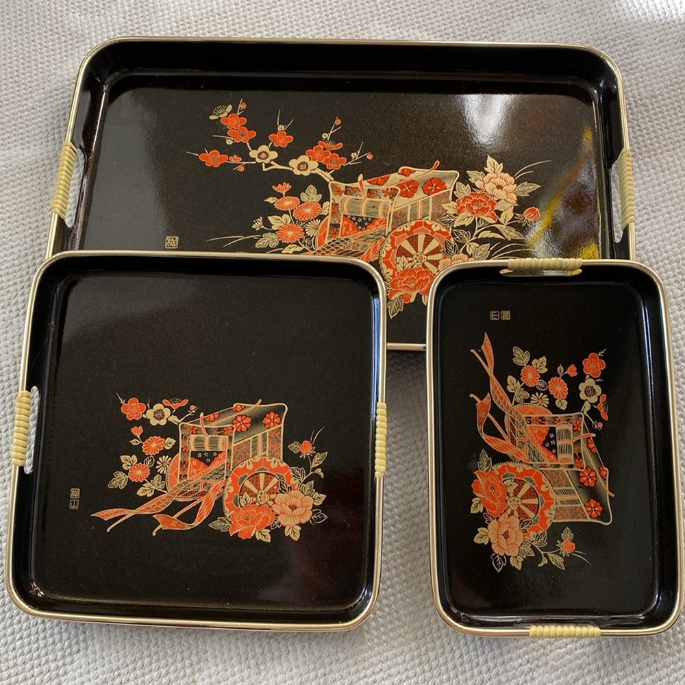 Vintage 70’s Black and Gold Flicker Floral Serving Nesting Tray Set